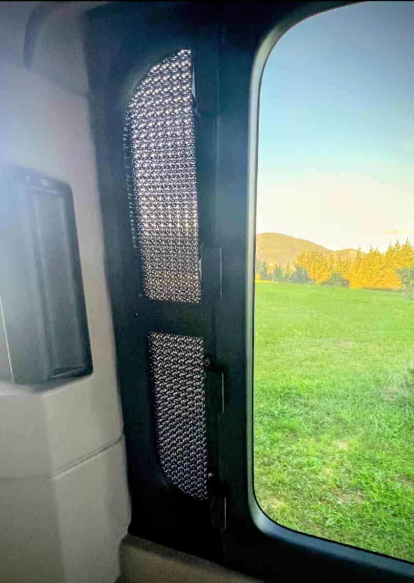 Ventilationsfönster till VW T7 och Ford Transit Custom MK2 - Bild 3